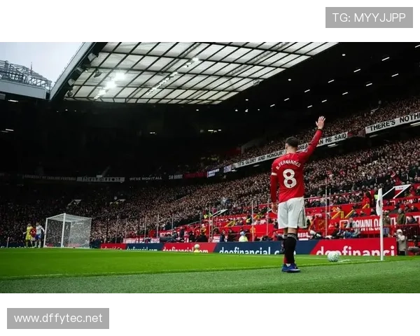 曼联边路打不开、中路受限,空间利用问题逐步反映对赛季表现造成影响 曼联边路打不开、中路受限,空间利用问题逐步反映对赛季表现造成影响