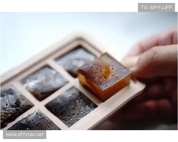 特雷·杨家的冰箱里只放蛋白粉和冰块