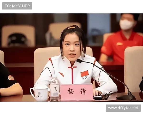 杨倩上午还是网友眼中的“学霸”，下午就被合影里富豪圈定了？