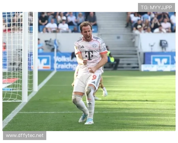 哈里·凯恩比赛一结束立刻换上睡衣，这明星范儿也太明显了吧！