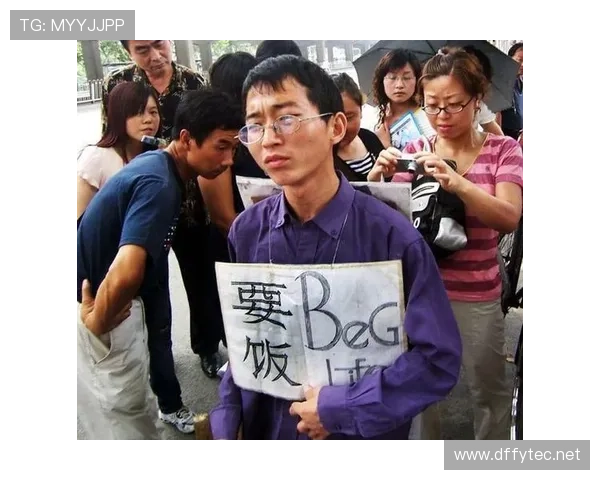 冯彦哲居然这么会享受，赛场上的他跟街头吃货判若两人？