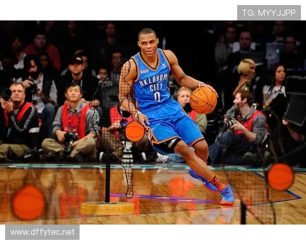 拉塞尔·韦斯特布鲁克又把整条街当秀场走，这裤子能把我三个月房租吞了