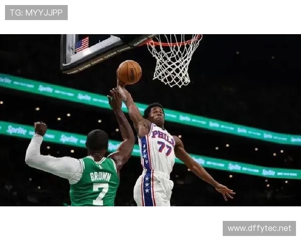 马克西靠挡拆突破拉开防守，比上季效率明显提升